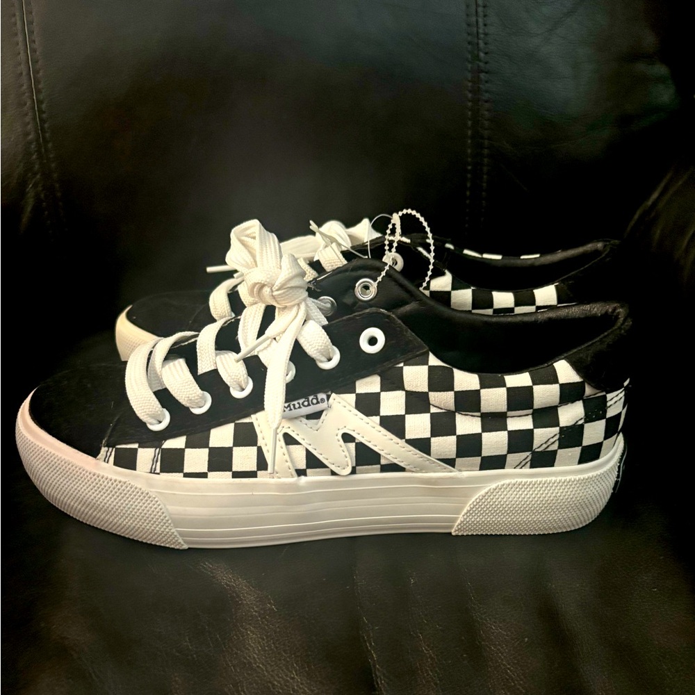 Lifted sole Mudd shoes NWT